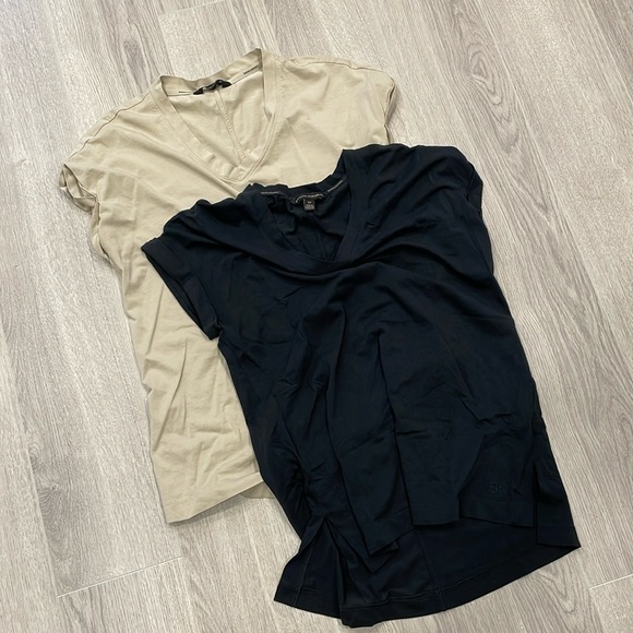 Banana Republic T Shirt - Picture 1 of 2